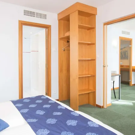 Western & Le Schoenenbourg - - Proche Colmar Hotel 4*