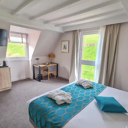 Western & Le Schoenenbourg - - Proche Colmar Hotel Riquewihr