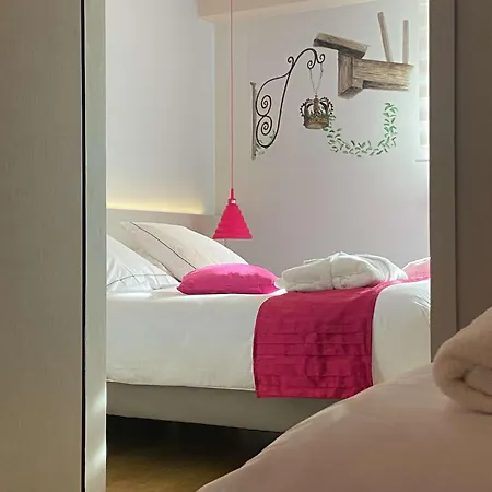 Western & Le Schoenenbourg - - Proche Colmar Hotel Riquewihr