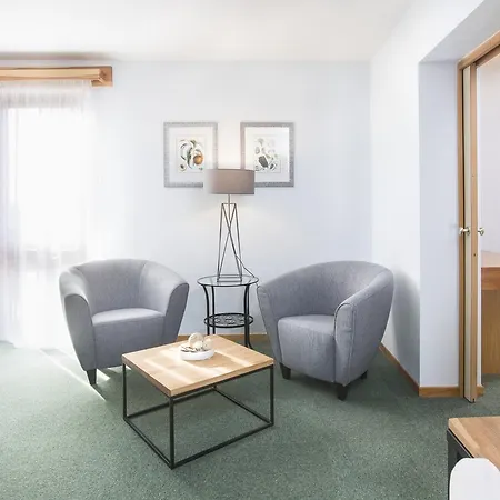 Western & Le Schoenenbourg - - Proche Colmar Hotel 4*